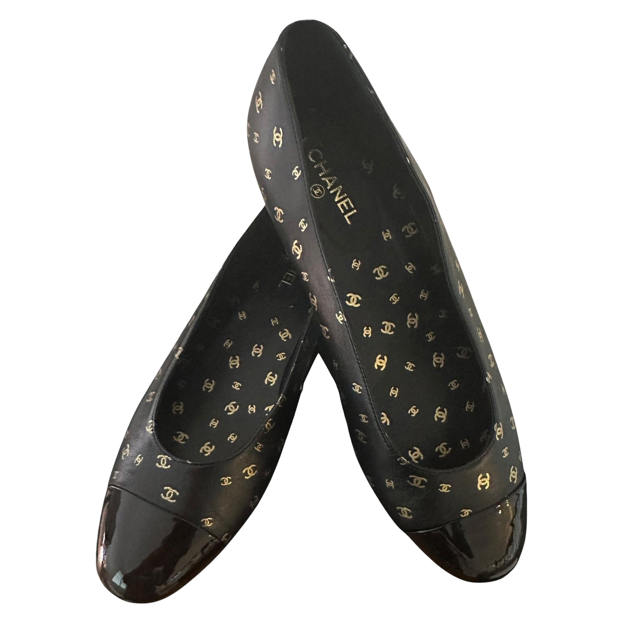 NIB Chanel BALLET FLATS CC Logo Print SIZE EU37 in vendita