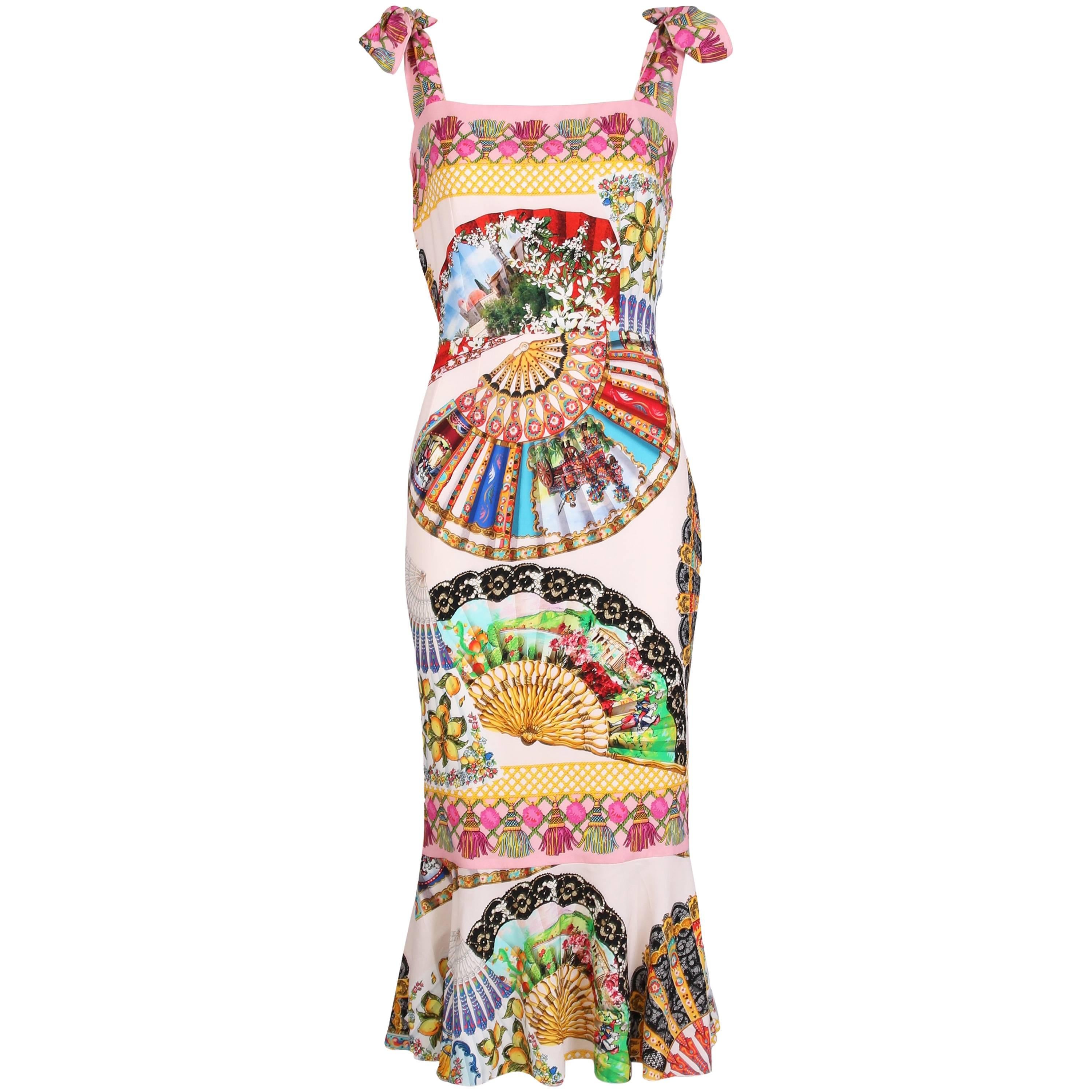 Dolce & Gabbana Fitted Silk Cocktail Dress W/Graphic Fan Print & Trumpet Hem