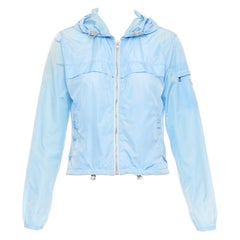 PRADA 29H135 giacca cropped a braccio in nylon bianco e blu cielo con logo IT40 S