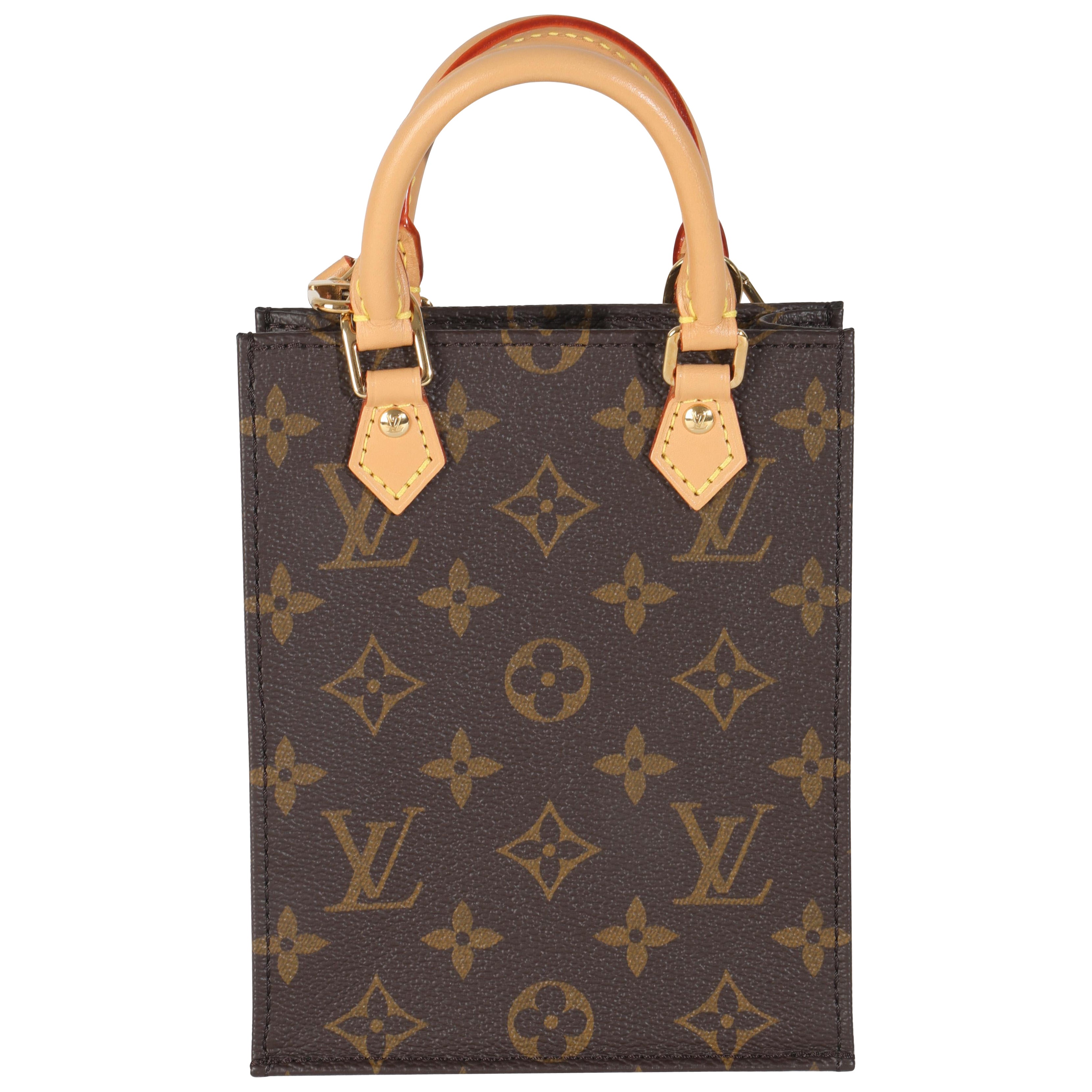 Louis Vuitton Monogram Canvas Petit Sac Plat im Angebot