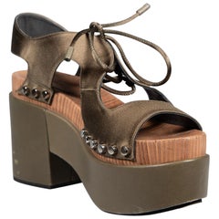 Balenciaga Khakifarbene Plateausandalen mit Nieten Größe IT 38