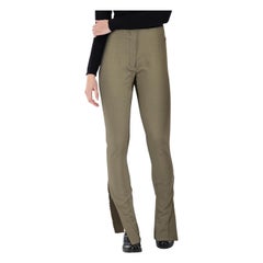 Jacquemus Pantalones caqui acampanados con dobladillo de gancho Talla S