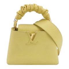 Mini bolso cruzado de cuero amarillo Louis Vuitton Capucines