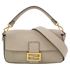 Fendi Baguette Selleria  Medio Bianco Grigio Pelle di vitello Verde Interno Croce