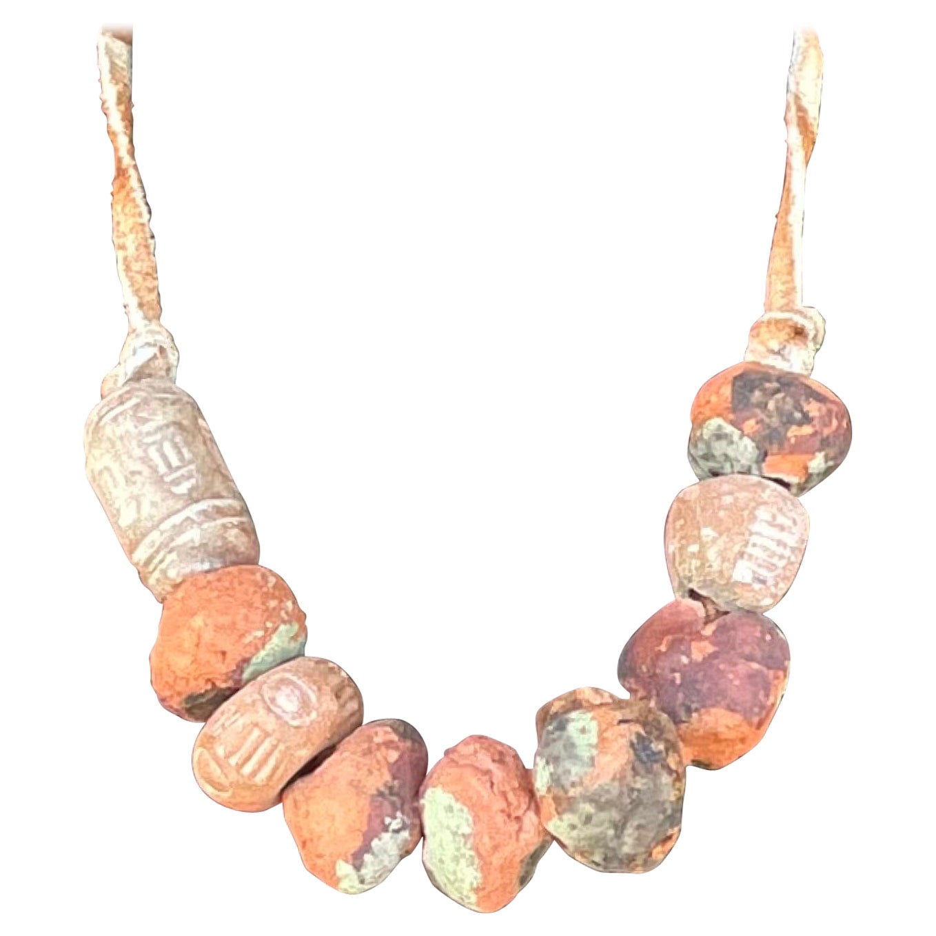 Collana di perline in terracotta nepalese vintage