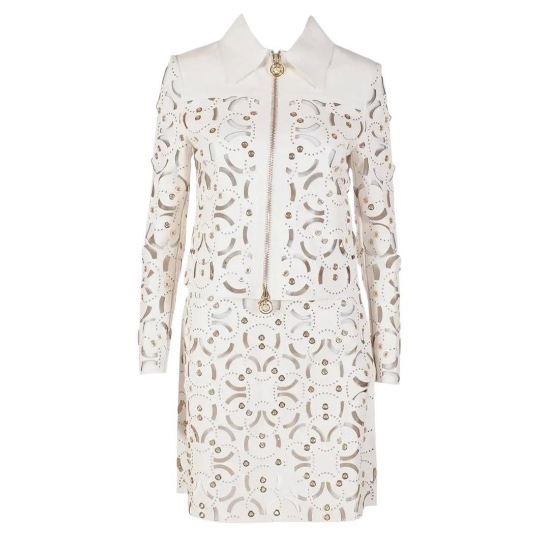 Versace 2012: abito con gonna in pelle bianca tagliata al laser e perlata