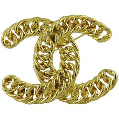 Chanel Vintage Massive Iconic Gold Toned Curb Chain Logo Brooch 10