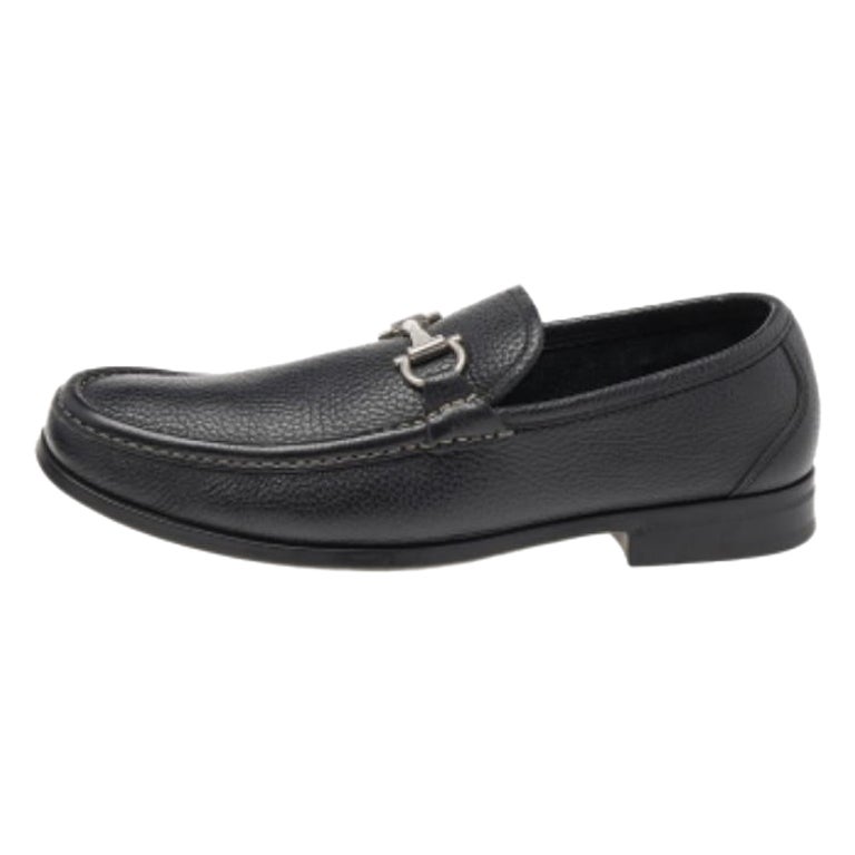 Salvatore Ferragamo Gancini Slip On Loafers en cuir noir Taille 41