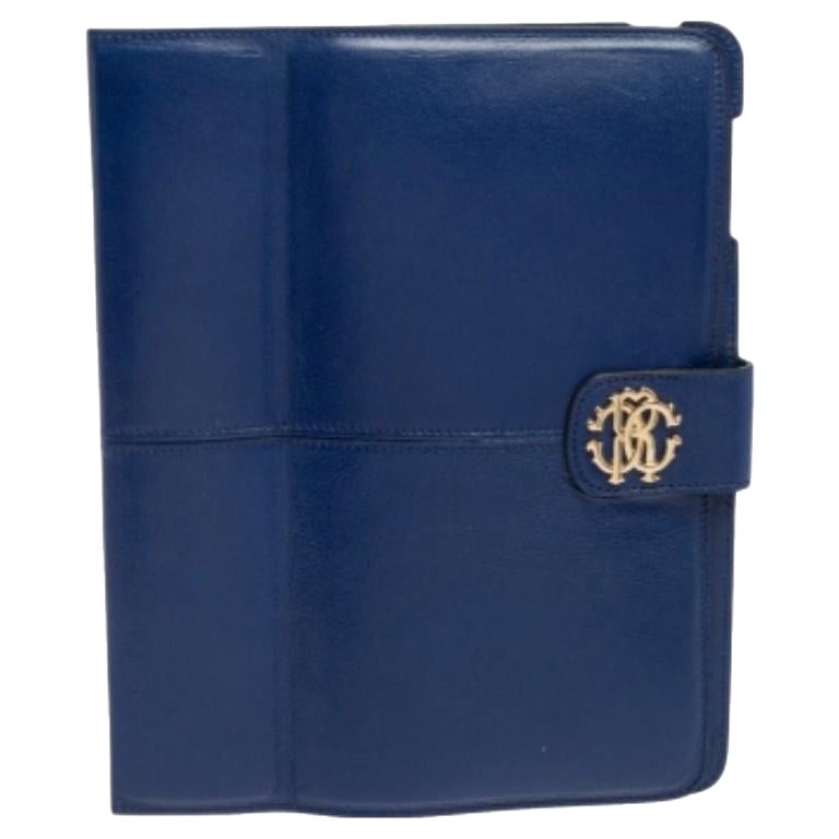 Roberto Cavalli Custodia per tablet in pelle blu con logo e dettaglio fibbia