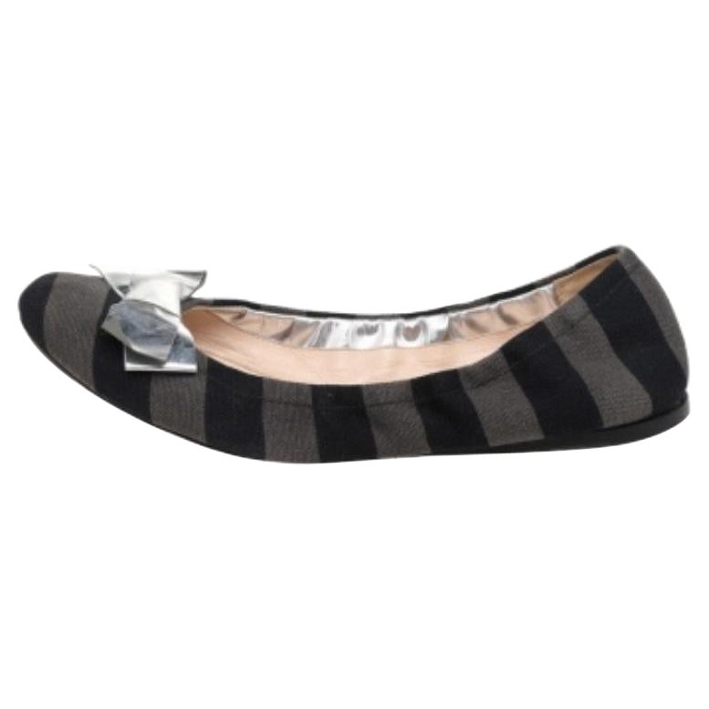 Prada, in tela e pelle nera/argento, con fiocco, Ballerine Taglia 38,5