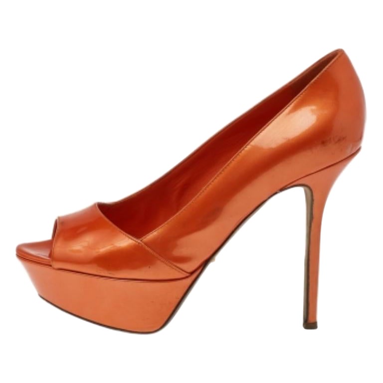 Sergio Rossi Orangefarbene Plateau-Pumps aus Lackleder mit Peep Toe Größe 36,5