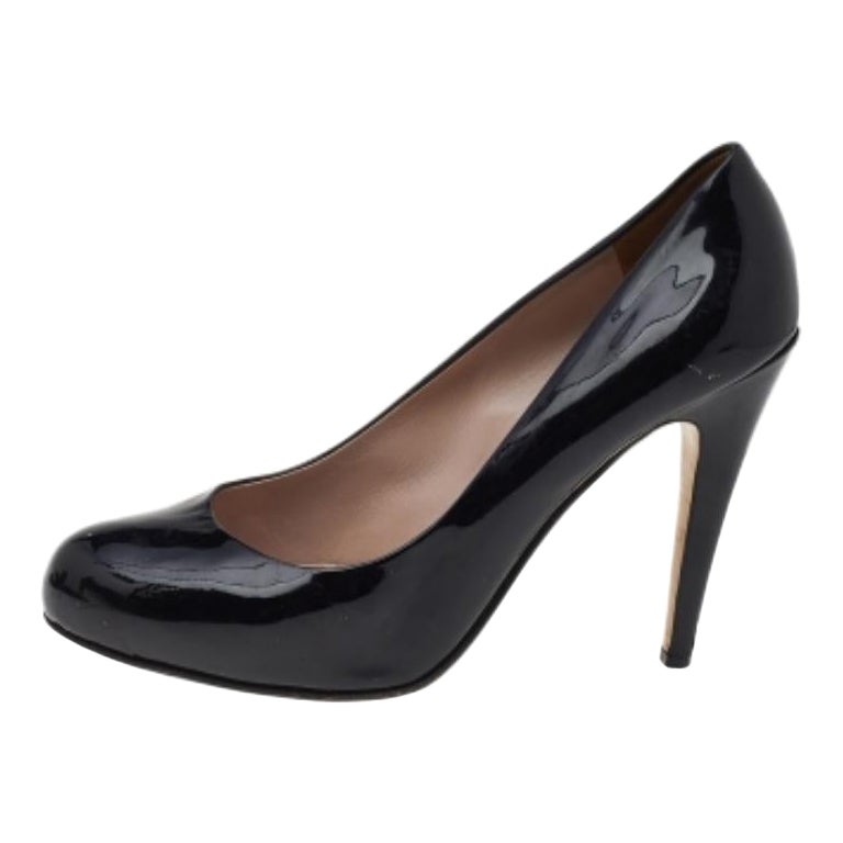 Miu Miu Black Patent Leather Round Toe Pumps Talla 40