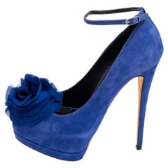 Giuseppe Zanotti, in pelle scamosciata blu con dettagli floreali, con punta a spillo, misura 36,5