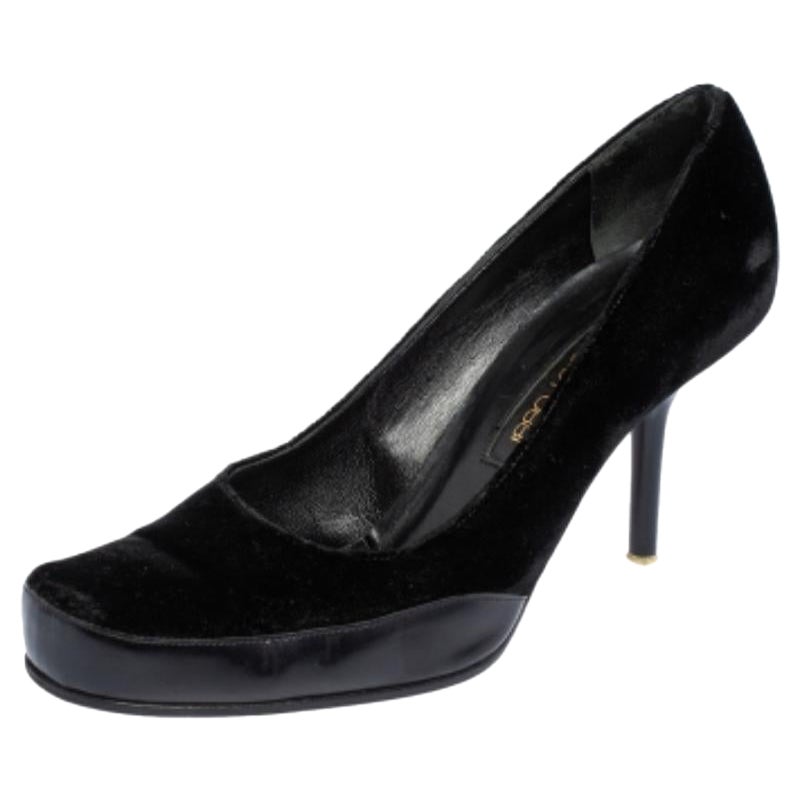 Now here is one pair that truly stands out and deserves all your attention! These pumps from Sergio Rossi have been crafted from velvet and leather and designed in a square-toe silhouette with the slender heels.







