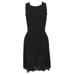 1990er Jahre AZZEDINE ALAIA schwarzes ärmelloses Strickkleid mit durchsichtigem Saum