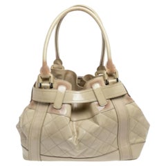 Burberry Tote Beaton in pelle verniciata trapuntata color crema