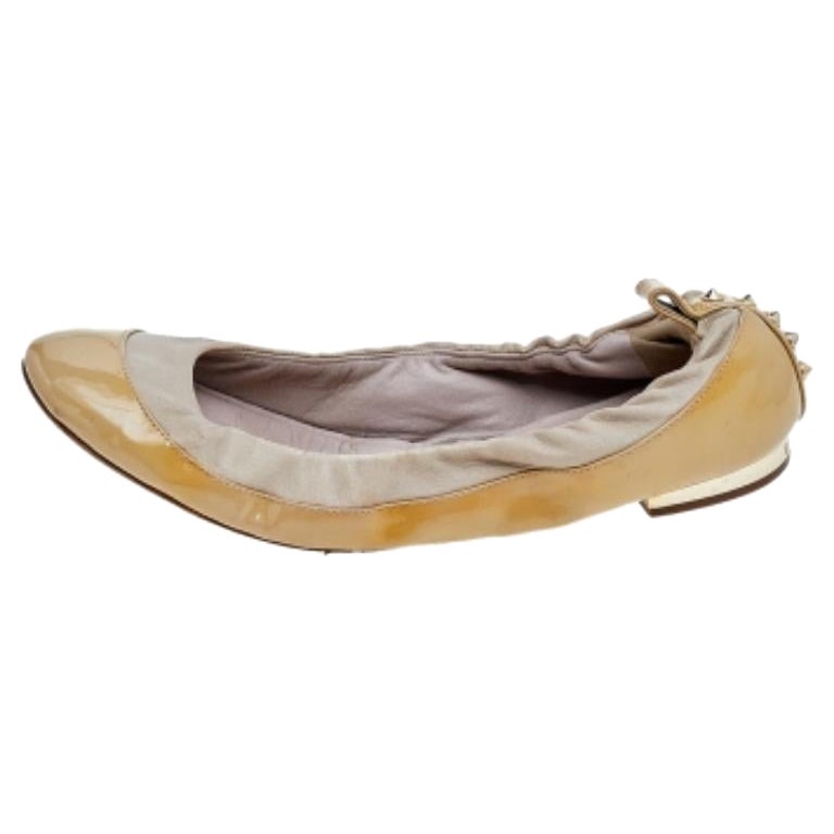 Bailarinas de charol y piel beige Burberry talla 36