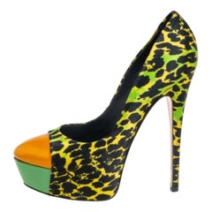 Bombas de plataforma con puntera de charol y satén multicolor Casadei Talla 37.5