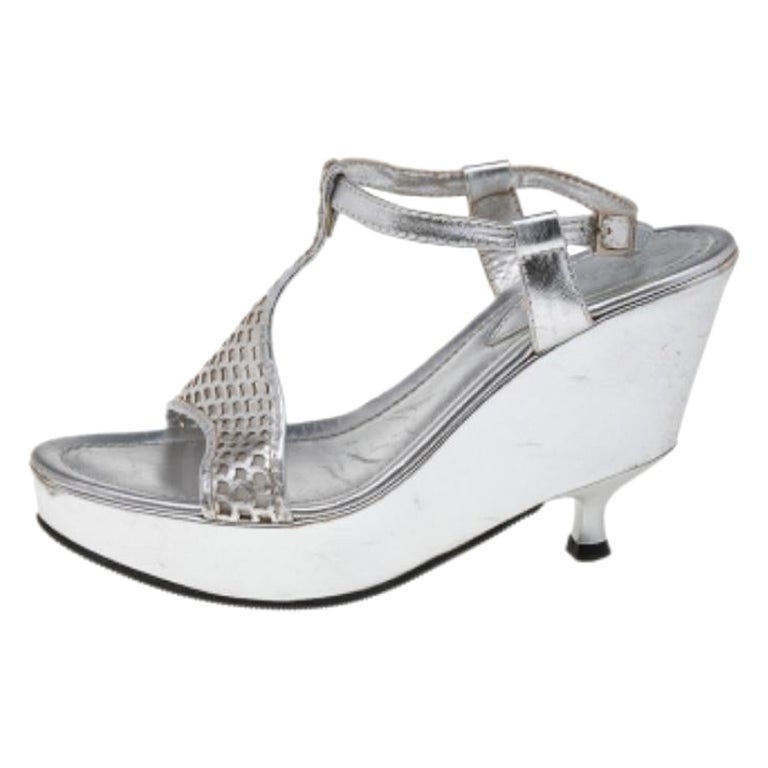Do Fendi shoes have serial numbers?
