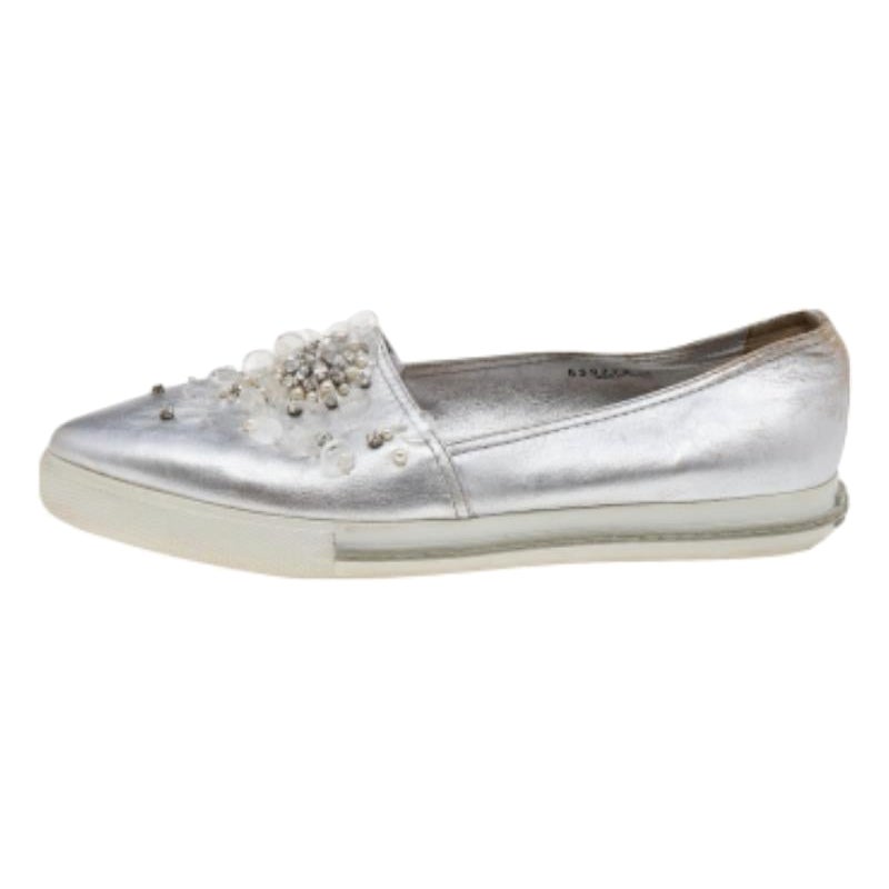 Miu Miu Metallic Silver Leather Embellished Pointed Toe Slip On Sneakers Taglia 40