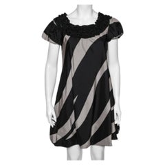 Moschino Cheap and Chic Minivestido de rayas monocromáticas de seda con detalle de cuello fruncido M