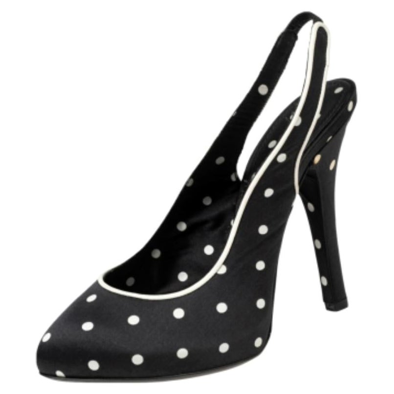 Dolce & Gabbana Black Satin Polka Dot Slingback Sandals Size 38 (Sandales à talon aiguille en satin noir) en vente