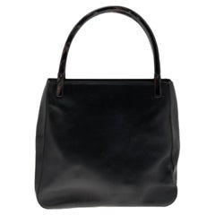 Prada - Fourre-tout en cuir noir avec poignée en acrylique