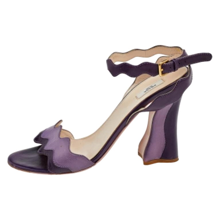 Prada - Sandales à lanières en cuir violet bicolore avec motif vague, taille 36