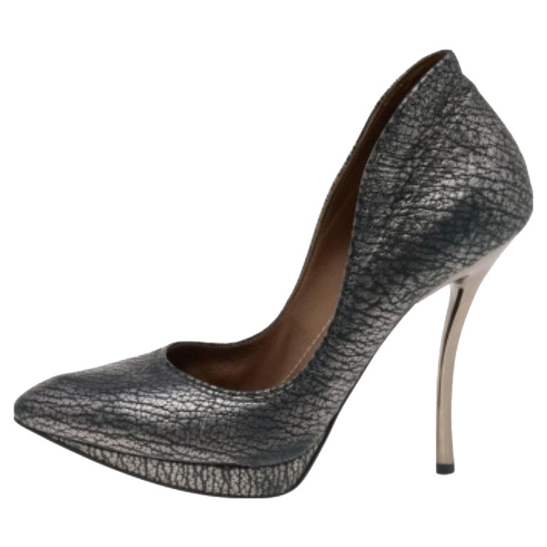 Lanvin escarpins à bout pointu en cuir argenté métallisé, taille 37 en vente