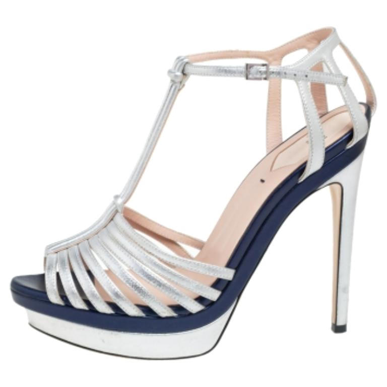 Sandales compensées Fendi en cuir argenté métallisé avec bride en T, taille 38
