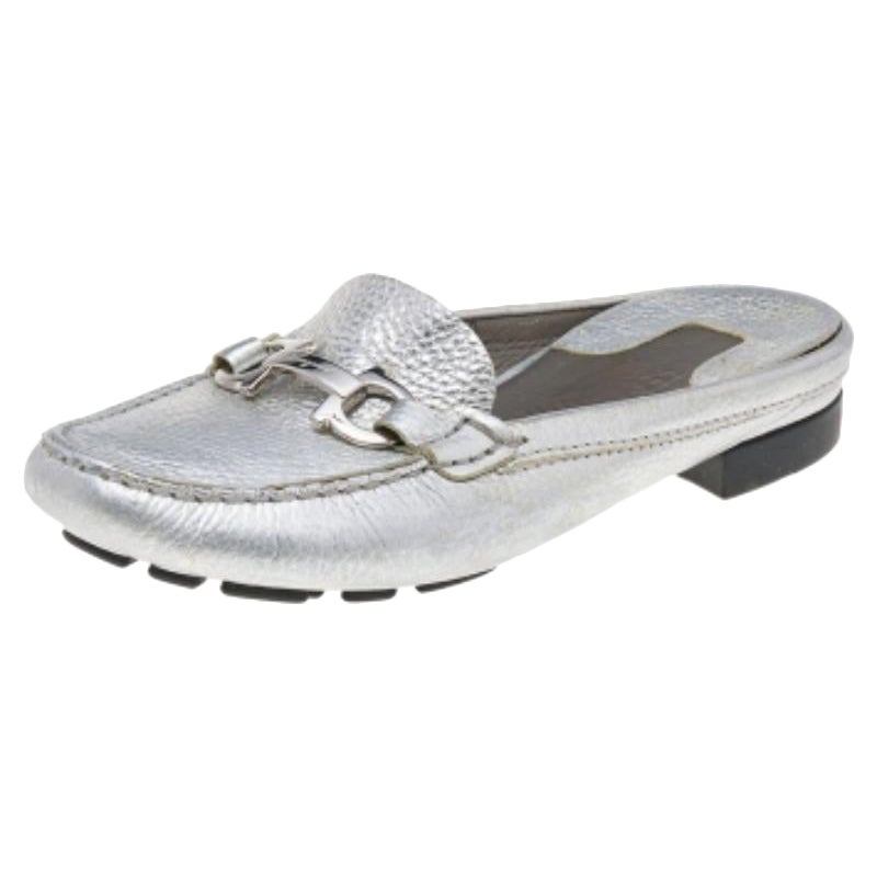Salvatore Ferragamo Silver Pelle Gancini Slip On Mules Taglia 38.5