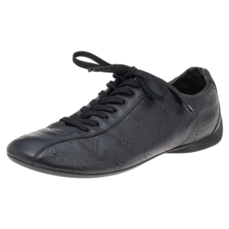 schwarze Monogrammierte Leder-Turnschuhe von Louis Vuitton mit tiefem Oberteil Größe 38,5