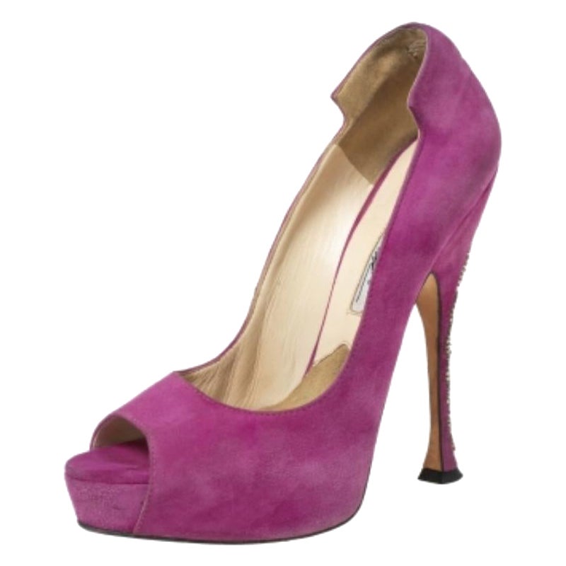 Brian Atwood escarpins à talons ouverts en daim magenta ornés de chaînes, taille 37 en vente