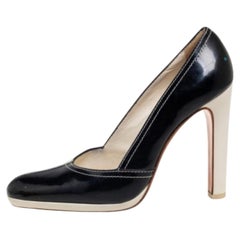 Escarpins à bout rond en cuir verni noir Miu Miu Taille 37,5
