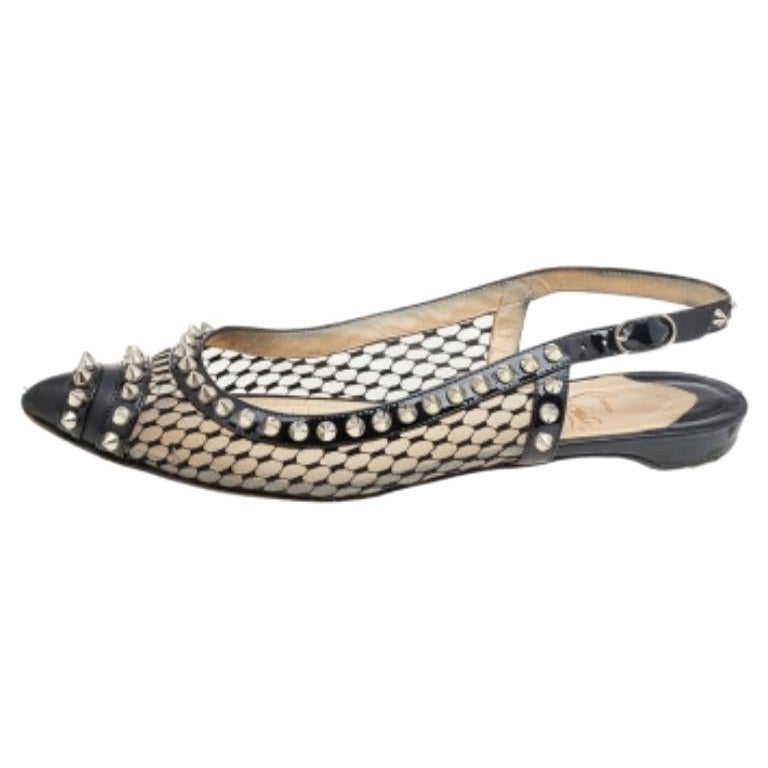 Christian Louboutin Sandales plates à picots en cuir et maille noirs Taille 37 en vente