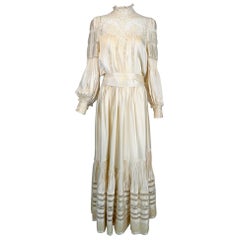 1970er Elfenbein Seide Satin & Spitze Hand Made viktorianischen Stil Brautkleid Medium