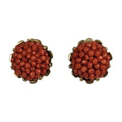 Nettie Rosenstein, boucles d'oreilles en perles de corail tissé