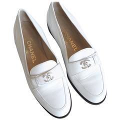 Retro Classic 1996 Chanel Bianco Leather Interlocking CC Logo Loafers