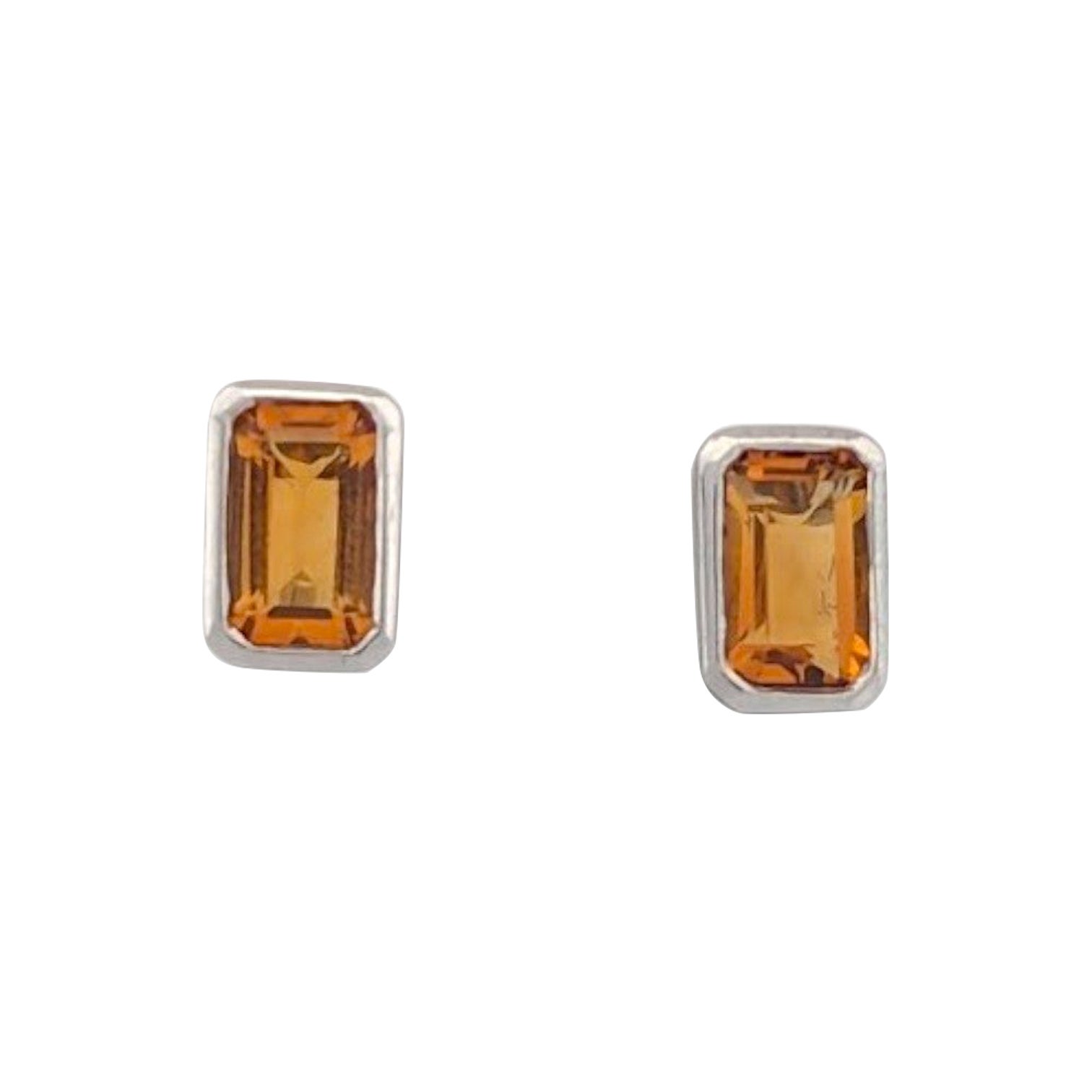 Rosamund Citrin-Ohrringe, 10 Karat Weißgold mit 0,53 Karat Smaragdschliff in Lünette im Angebot