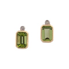 Odette Peridot-Ohrringe, 10 Karat Gelbgold mit 0,80 Karat Smaragdschliff in Lünettenfassung
