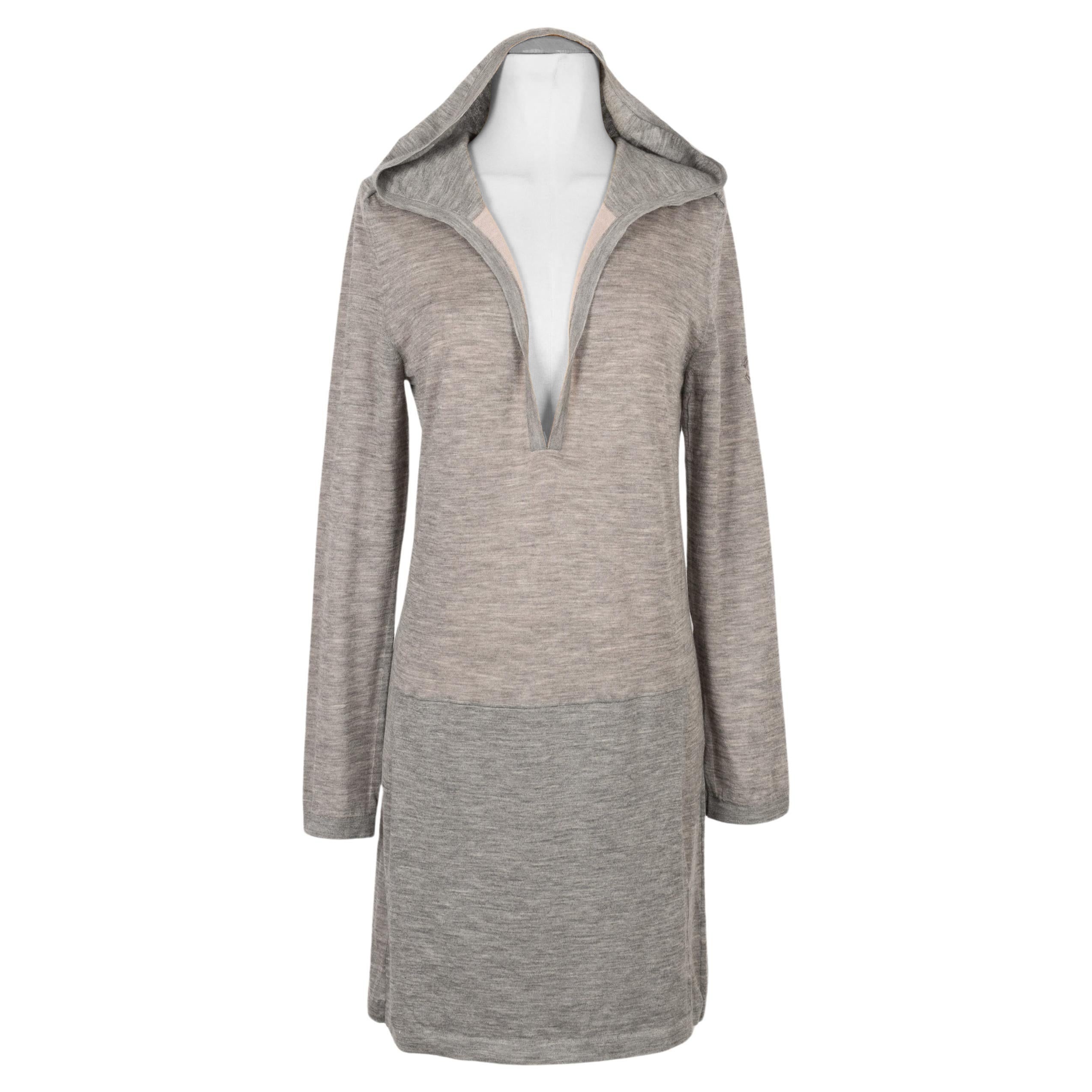Chanel - Robe à capuche en cachemire gris