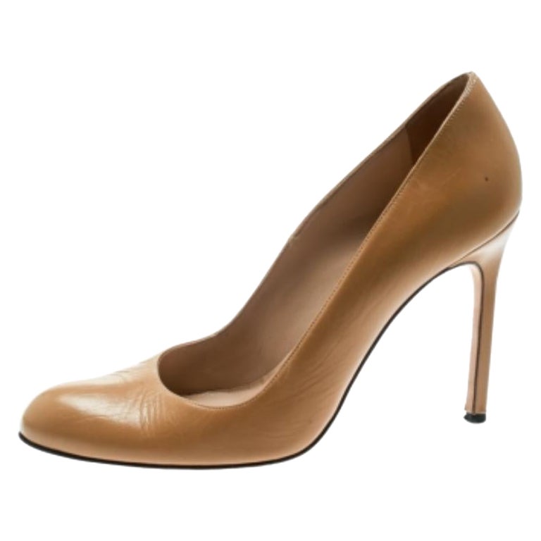 Manolo Blahnik Escarpins BB en cuir beige Taille 38.5 en vente