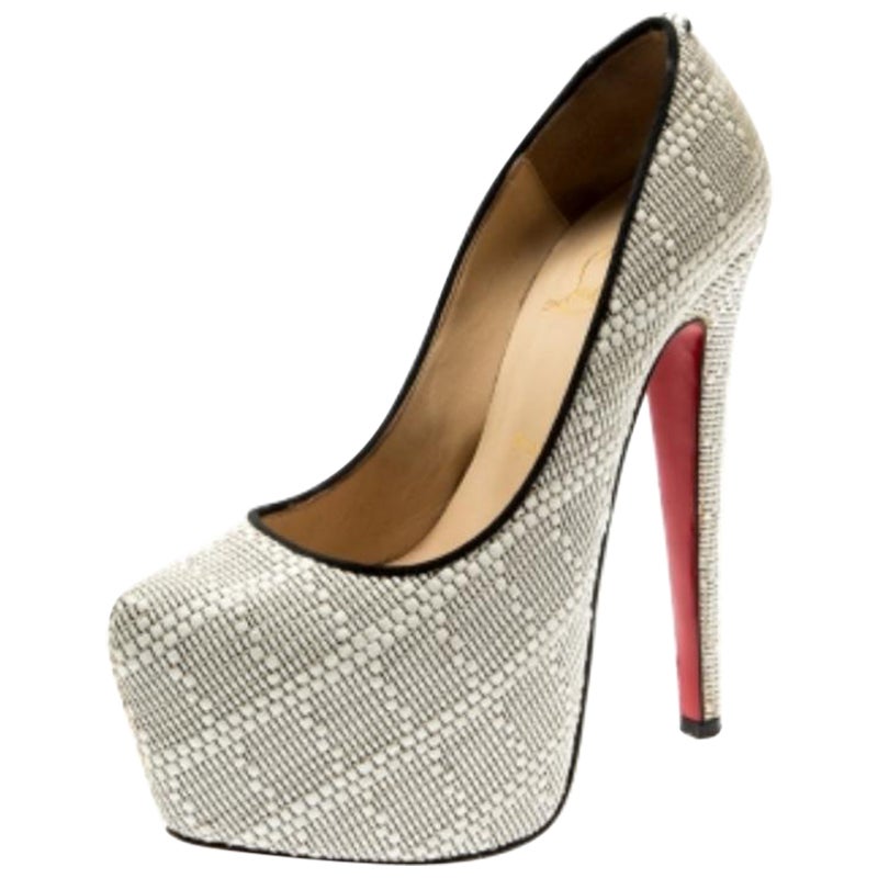 Christian Loboutin White Raffia Daffodile Platform Pumps Taglia 36.5 in vendita