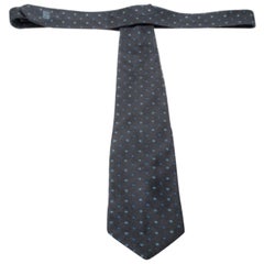 Cravatta Dunhill in seta jacquard grigio antracite con motivo quadrato