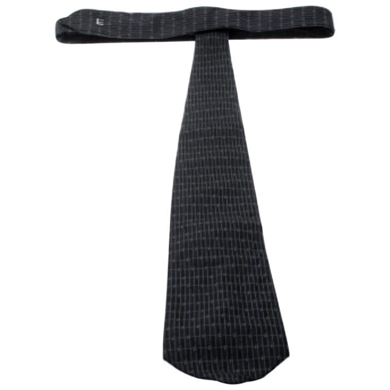 Cravatta Dunhill in seta jacquard con motivo a griglia nera e grigia in vendita