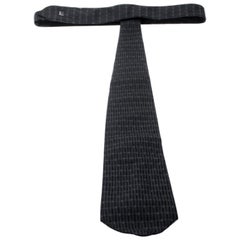Cravatta Dunhill in seta jacquard con motivo a griglia nera e grigia
