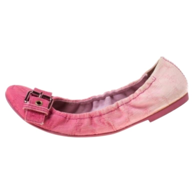Louis Vuitton Ballerine con fibbia in denim rosa misura 37,5 in vendita