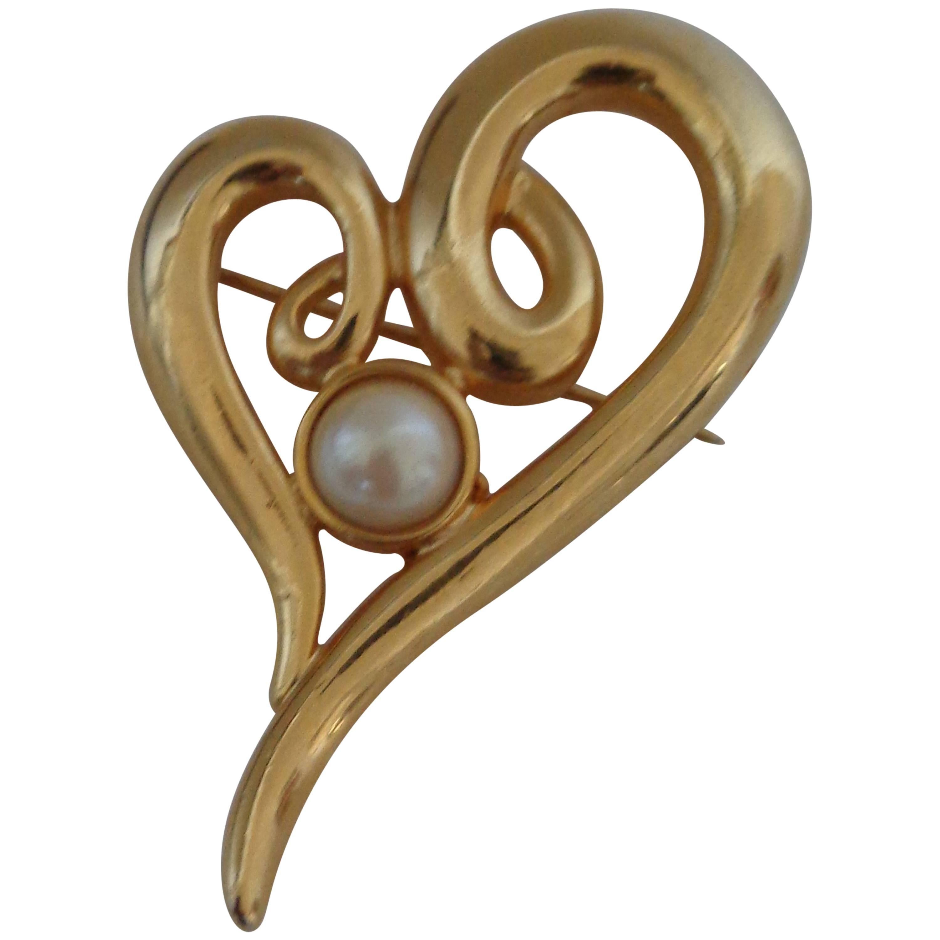 Vintage Gold Tone Hearts Faux Pearl Brooch Pin For Sale