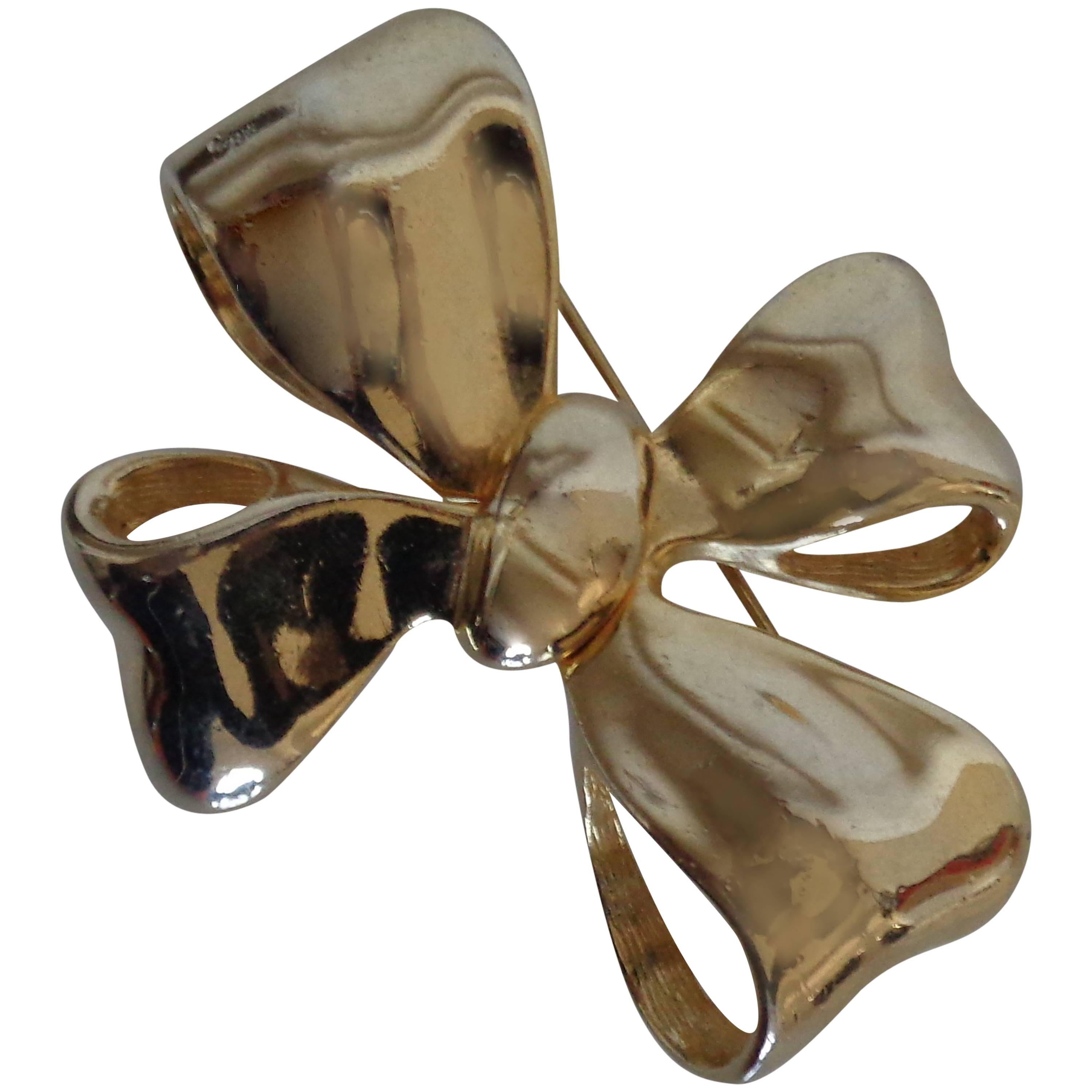 Vintage gold tone Bow Brooch pin