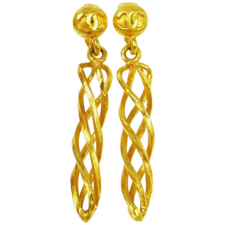 Chanel Vintage Gold Twist Long Charm Dangle Drop Evening Earrings Chanel Vintage Gold Twist Long Charm Dangle Drop Evening Earrings For